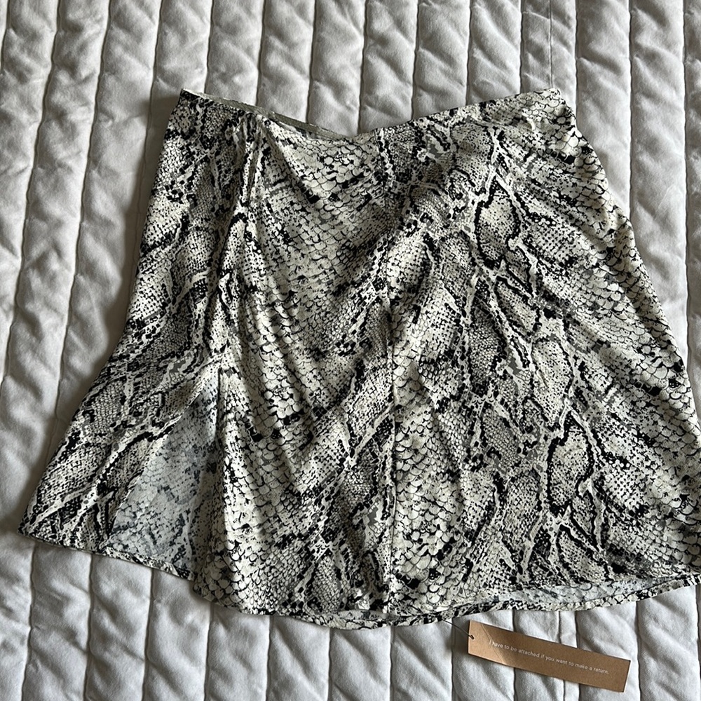 Reformation Snake Print Margot Mini skirt with slit size 6 NEW WITH TAGS